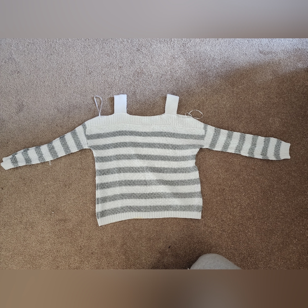 SO Cold-Shoulder Sweater Junior Size Small